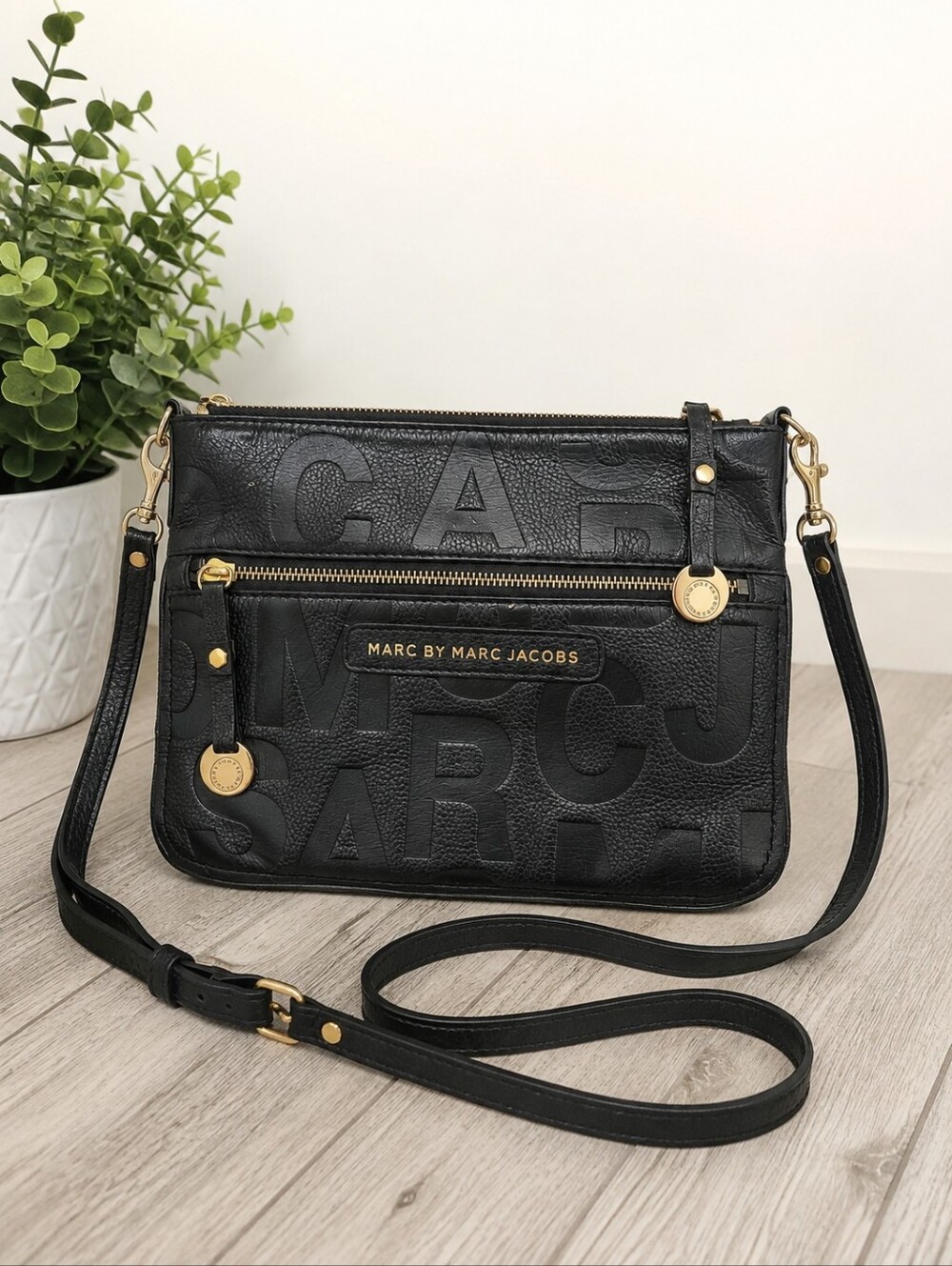Marc by Marc Jacobs Black Leather Logo Crossbody Bag Purse Gold Hardware Y2K
